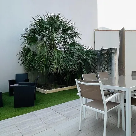 Cozy Cocoon Of With Terrace And Garden Apartman *