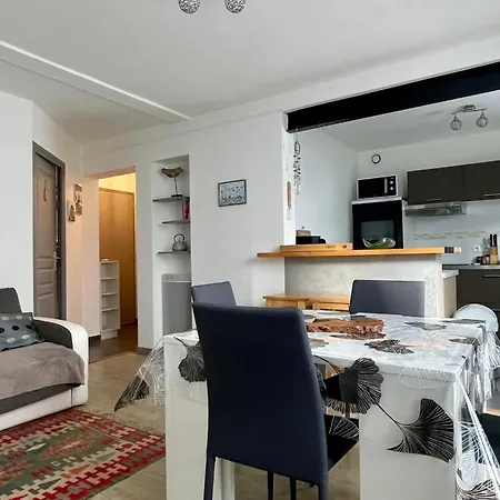 Lägenhet Cozy Cocoon Of With Terrace And Garden *