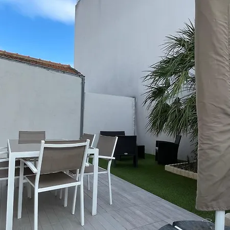 Cozy Cocoon Of With Terrace And Garden * La Rochelle (Charente-Maritime)